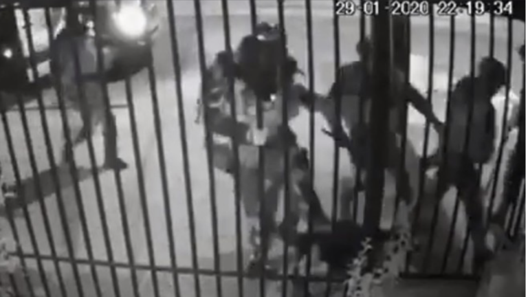 2 oficiales y 5 carabineros dados de baja por golpiza en calle San Hugo