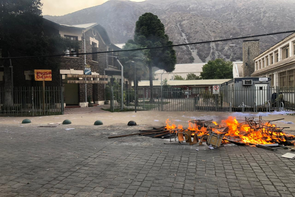 Manifestantes vandalizan dependencias municipales en San José de Maipo