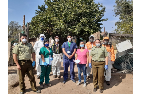 Carabineros de Las Vizcachas y vecinos fueron en ayuda de familias necesitadas