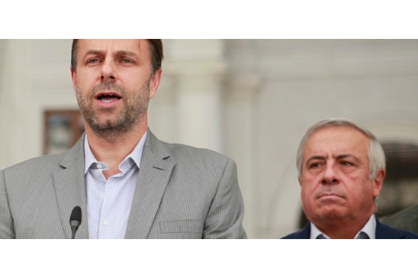Vacunación en colegios: Alcalde Codina desmiente con documentos dichos de Ministro Mañalich