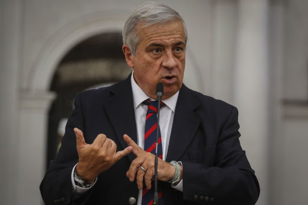 Ministro Mañalich cierra su cuenta de Twitter por amenazas