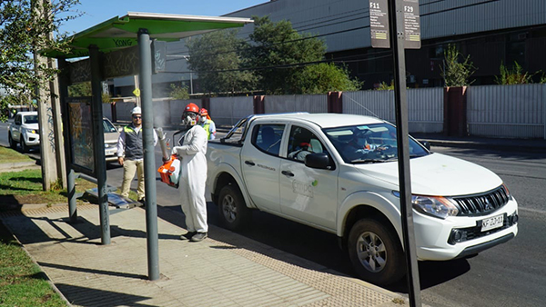 CMPC realiza labores de sanitizado de calles y espacios públicos en Puente Alto