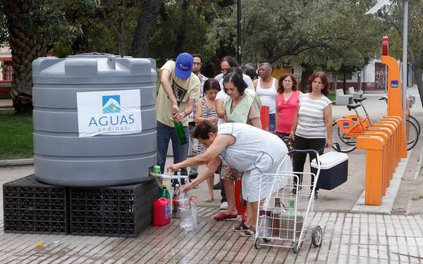 Aguas Andinas deberá indemnizar a clientes por masivo corte de suministro en el año 2016