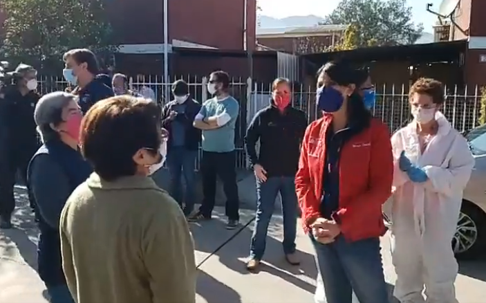 Gobernadora y entrega de cajas de alimentación en Puente Alto: “No haremos salvedad” en los barrios
