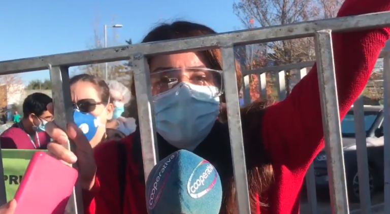 Funcionarios de la salud protestaron durante visita de Piñera en Puente Alto: “Queremos dignidad”