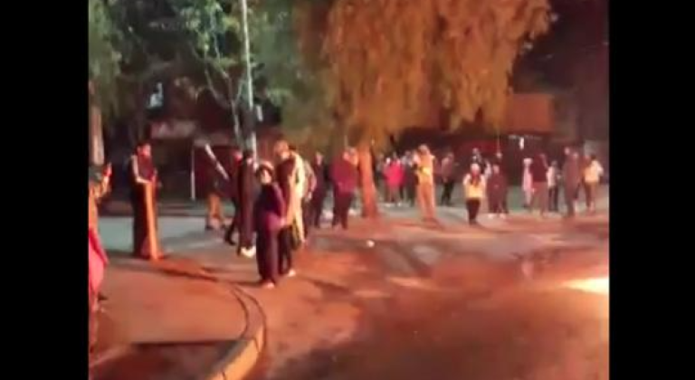 [Video] Protestan en la Villa Nocedal por falta de ayuda: Vecinos entregan mil comidas diarias