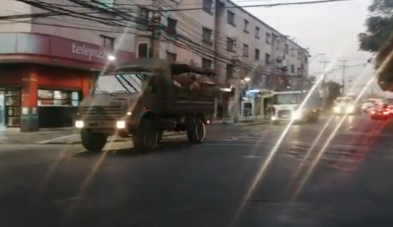 [Video] 11 camiones con 5 mil cajas de alimentos llegaron escoltados por el Ejército a Puente Alto