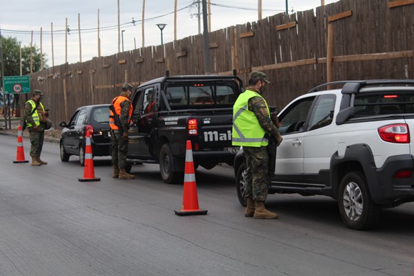 Estricto control militar y policial en puntos móviles de fiscalización en Puente Alto