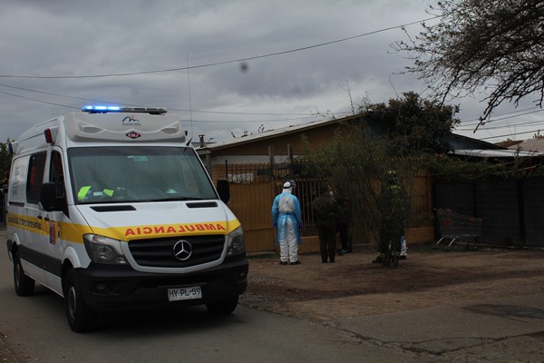 Carol Urzúa: Bomberos, carabineros y personal de salud rescatan y prestan auxilio a adulto mayor