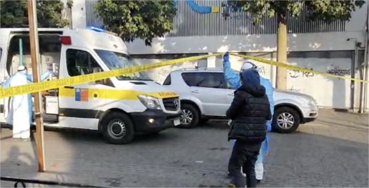 Mujer con Covid-19 positivo escupió a carabineros en la plaza de Puente Alto