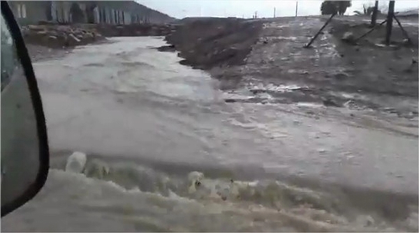 [VIDEO] Vecinos de Puente Alto registran como agua lluvia “corre como río”