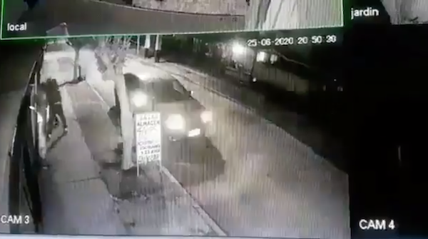 [VIDEO] Delincuentes golpean y dejan inconsciente a vecina para robar su auto en Puente Alto