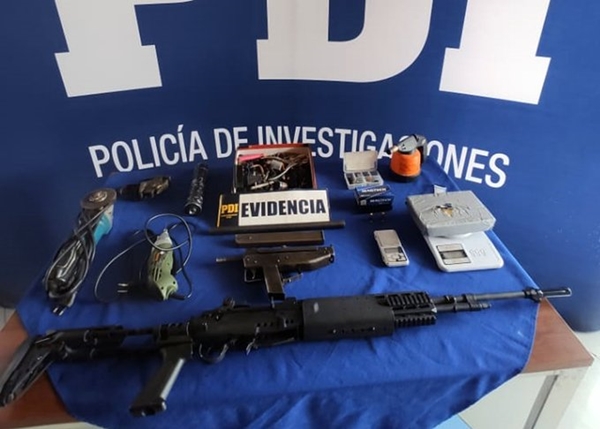 Sorprenden a sujeto manipulando un arma en la villa Pedro Lira