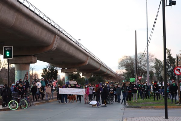 [Videos] Manifestaciones en Puente Alto y distintos puntos del país tras resolución contra Martín Pradenas