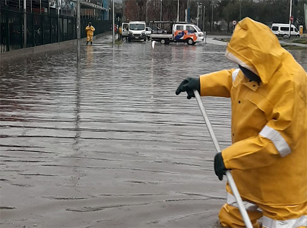 Arduo trabajo de servicios municipales durante temporal