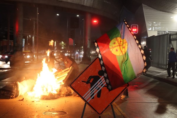 [Video] Manifestaciones en Puente Alto en apoyo a la causa Mapuche