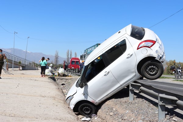 Asombroso accidente en caletera del Acceso Sur