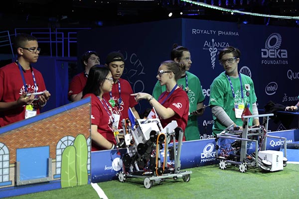 Joven de Puente Alto  lidera torneo mundial de robótica