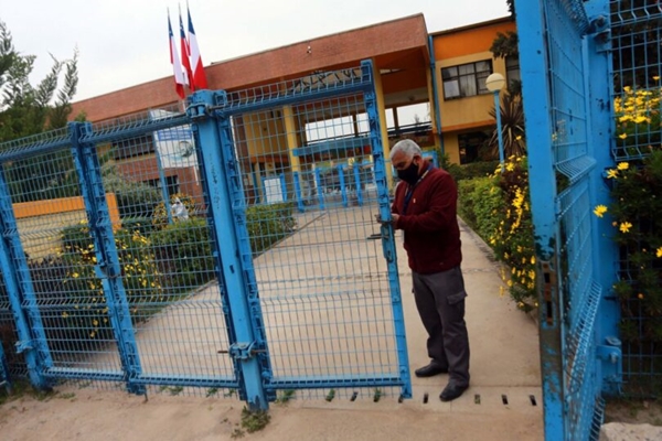 Regreso a clases en Pirque: Al liceo El Llano no llegó nadie