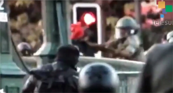 [Videos] Impactantes registros revelan accionar policial tras caída de manifestante al Río Mapocho