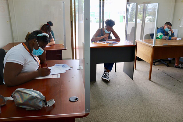 Estudiantes de Puente Alto realizan ensayo de prueba de admisión universitaria bajo estricto protocolo Covid