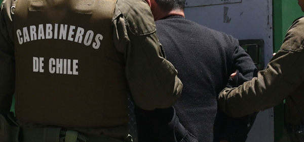 Un menor y un adulto detenidos tras robo y persecución que se inició en Pirque y terminó en Puente Alto