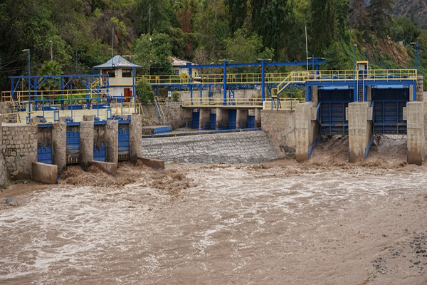 Esta tarde se evaluará posible corte de agua potable  en la RM: Estanques de Pirque están en un 44% de su capacidad