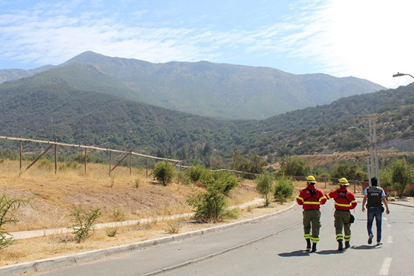 Brigada Central de CMPC recorre la precordillera puentealtina buscando prevenir incendios forestales
