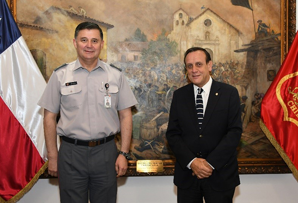 Ejército y Pontificia Universidad Católica de Chile sellan convenio académico