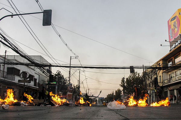 En incidentes culmina protesta callejera por “presos del estallido”