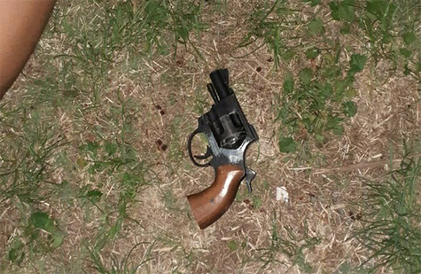 Vecinos desnudan y amarran a delincuentes tras portonazo