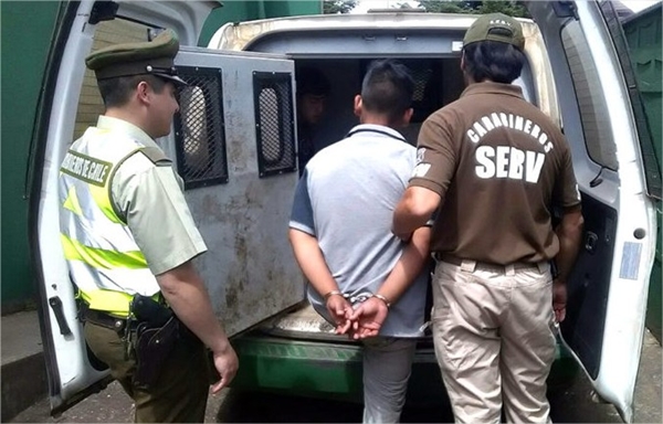 Menor de 14 años chocó auto robado mientras escapaba de carabineros en Puente Alto