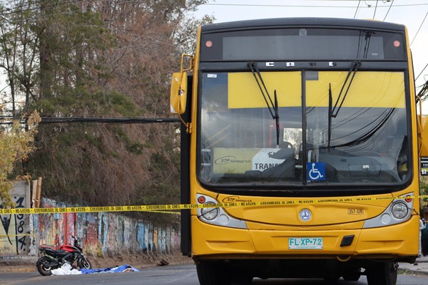 Motorista muere tras accidente que involucró a bus de pasajeros en Puente Alto