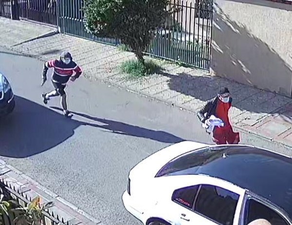 Cámaras de seguridad captan asalto a vehículo repartidor en sector oriente de Puente Alto