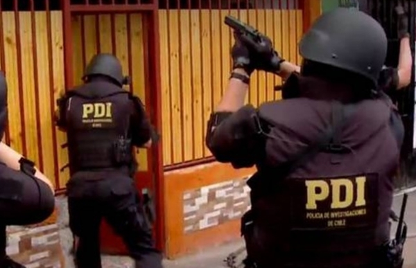 PDI interviene en población Carol Urzúa de Puente Alto