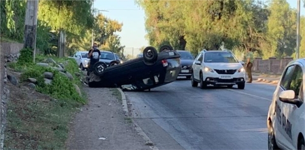 Volcamiento de automóvil en Pirque