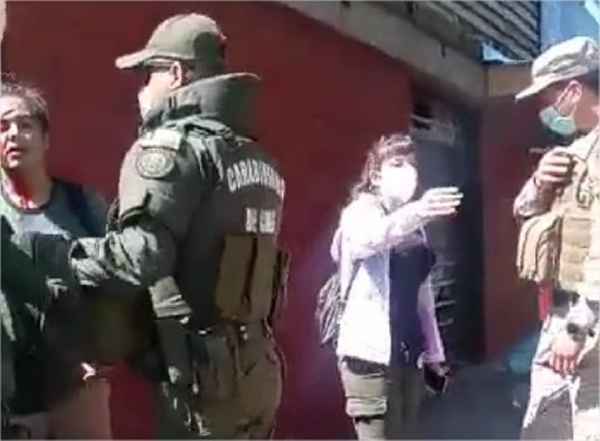 [Videos] Denuncian golpiza a joven ciclista durante control militar en Puente Alto