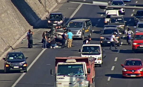 Impactante accidente de tránsito en autopista Acceso Sur