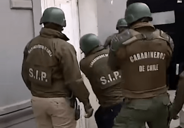 Cuatro detenidos vendiendo drogas en conocida población de Puente Alto