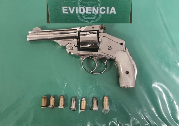 Disparaba al aire de noche: Detienen a sujeto que intimidaba a vecinos de Puente Alto
