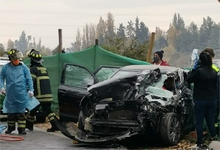 Choque de auto y bus en recorrido deja cinco lesionados en Pirque