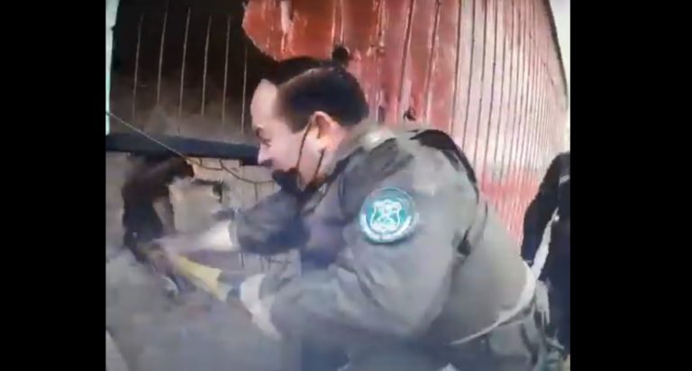 [Video] El drámatico rescate que realizó carabineros durante incendio en Puente Alto