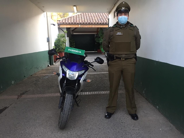 Carabineros lo pillaron en moto robada y sin papeles
