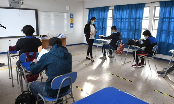 Gobierno evalúa retorno obligatorio a clases presenciales