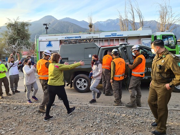 Tras horas de búsqueda GOPE y Bomberos encuentran a joven desaparecida en Pirque