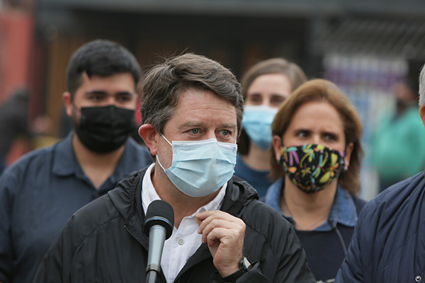 Claudio Orrego se impuso a  Karina Oliva en Pirque