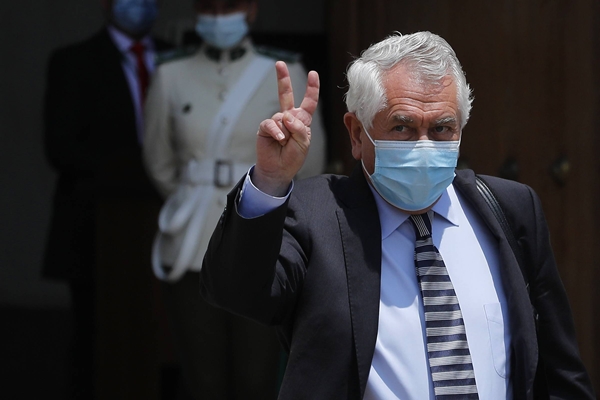 Ministro Enrique Paris salió negativo a exámenes Covid-19