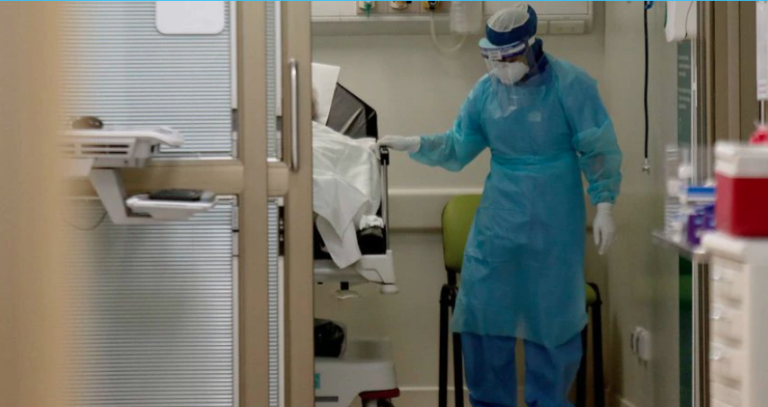 Jefe de urgencias de Clínica Alemana afirma que “se está cada vez más cerca del dilema de la última cama”