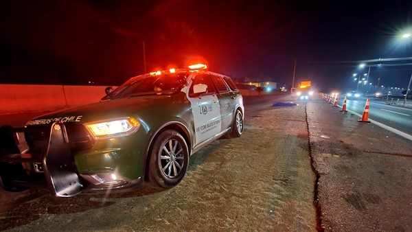 [Fotos] Chofer se fugó: Mujer adulta muere al cruzar autopista