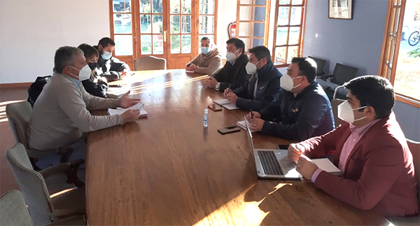 CGE se reúne con los alcaldes de Pirque y San José de Maipo en el marco de su plan de relacionamiento